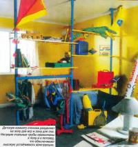 Детскую комнату стеллаж разделяет на зону для игр и зону для сна